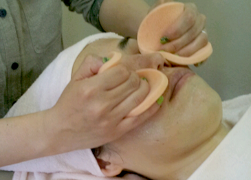 スポンジチーフで拭き上げ